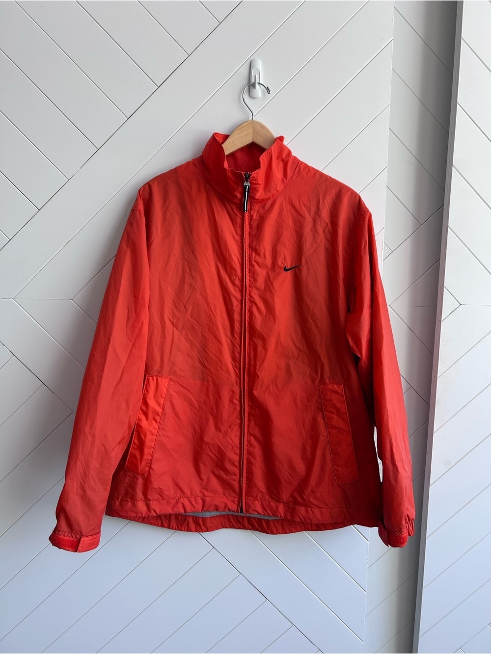 Men’s Nike orange Lightweight Zip-Up windbreaker jacket size large